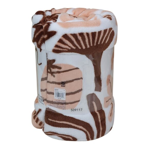 The Big One Oversized Plush Throw Blanket 5ft x 6ft Mushrooms Flowers Fall Icon - Picture 4 of 11